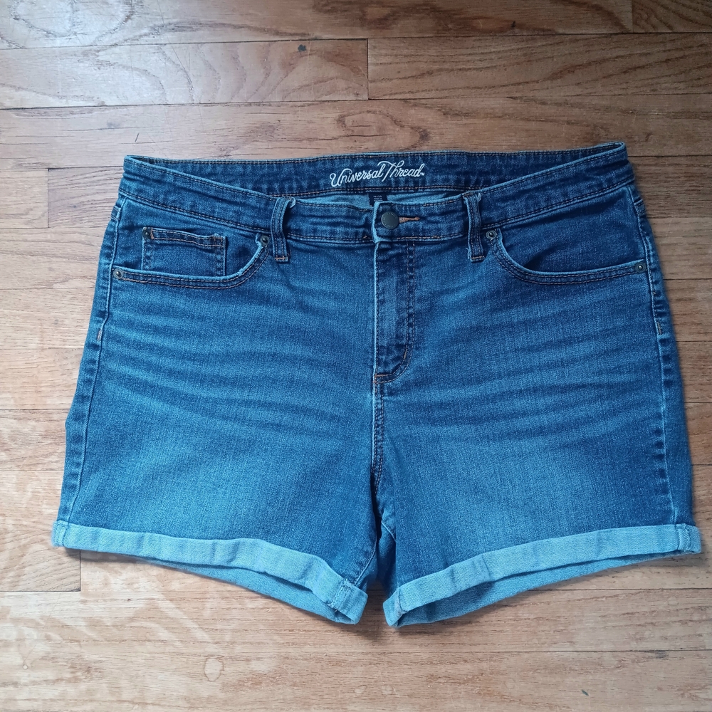 Universal Thread Women's Faded Blue Denim Roll Up Jean Shorts 16/33